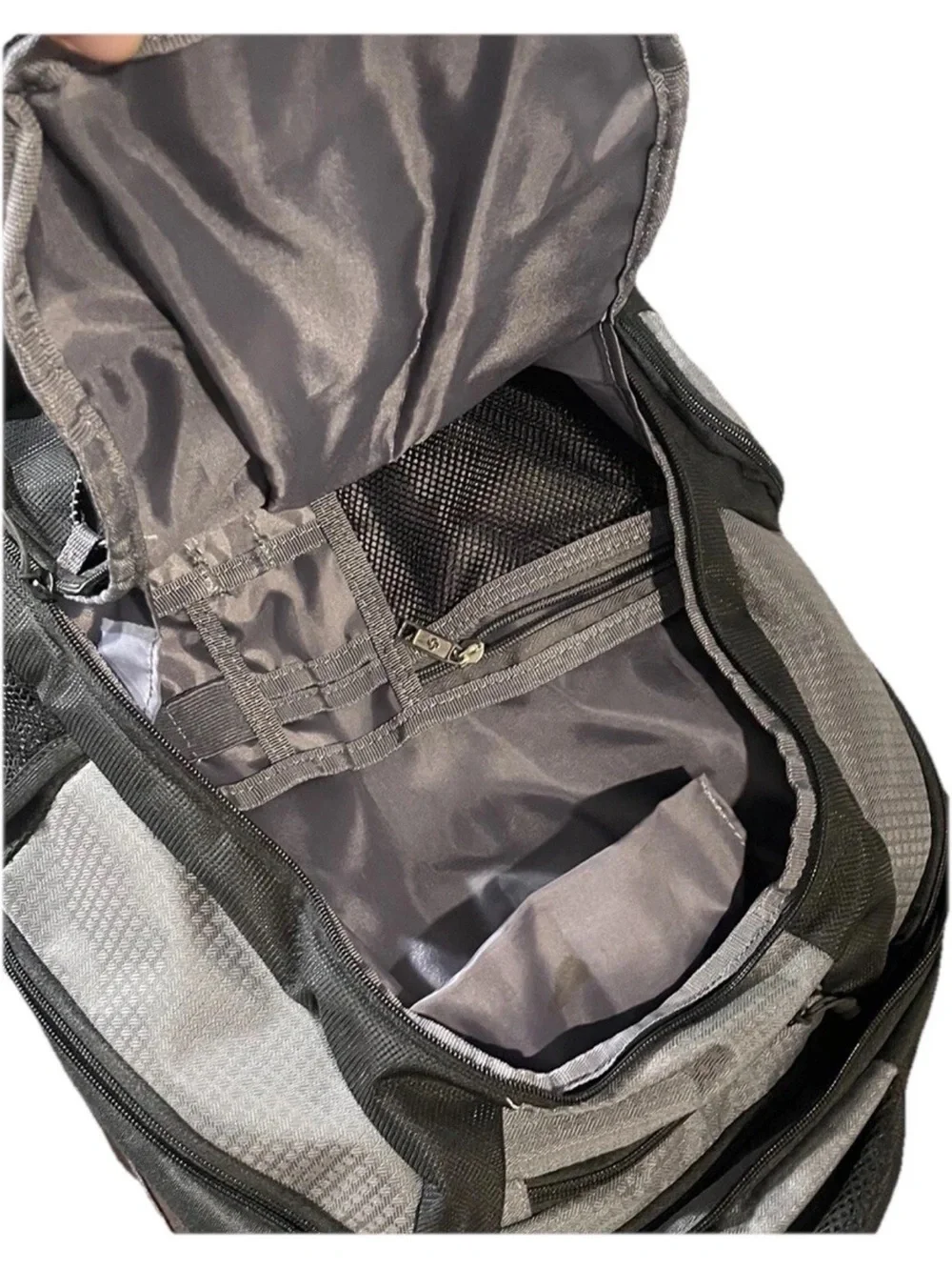 Samsonite Black and Gray Men's Backpack with Front Bungee